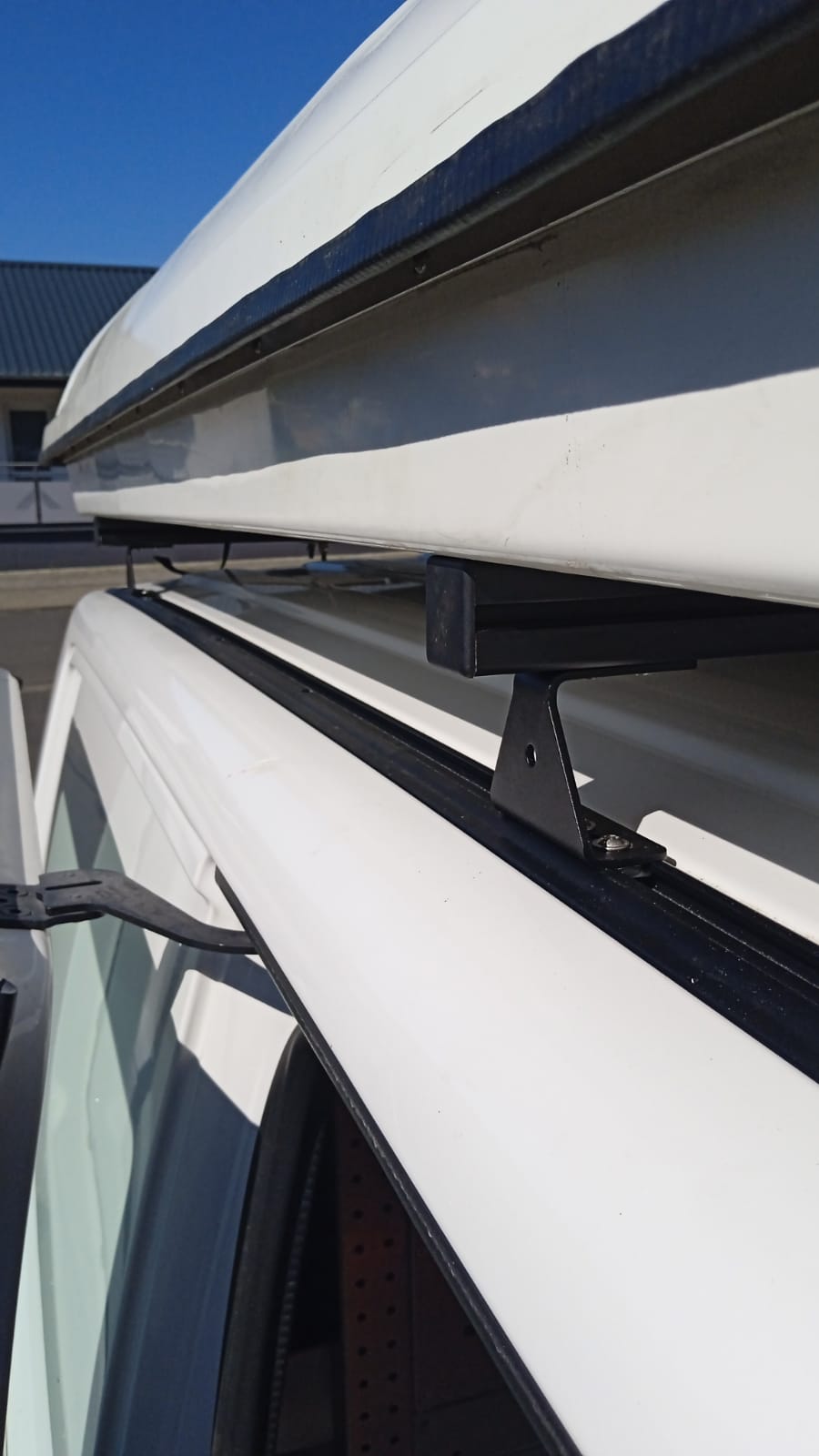 Dachträger Winkel 75mm 90° schwarz für Airlineschiene